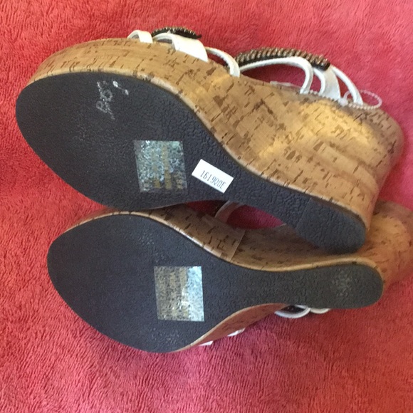 * 2 LIPS TOO WEDGED BEADED SANDALS NEW! - Picture 6 of 6